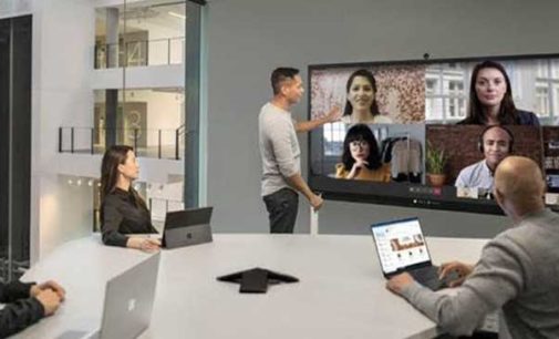 Surface Hub 2S una pantalla con Windows 10 Team